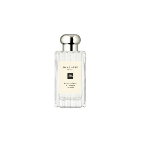 157.Jo_Malone_English_Pear_&_Freesia_2 Klasyczny flakon Jo Malone English Pear & Freesia 100ml na tle złotego, jesiennego sadu.